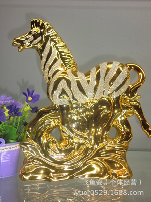 陶瓷工藝品動(dòng)物金色馬 精致工藝與藝術(shù)價(jià)值兼具