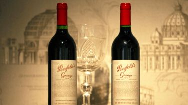 維州單日新增13507例，澳洲發(fā)布旅行警告并聚焦酒類零售防疫；輝瑞Omicron專屬疫苗或?qū)⒆鳛榧訌娽樈臃N